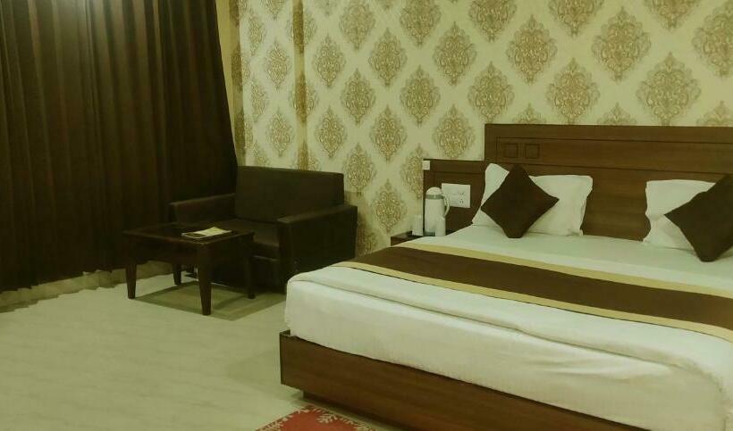 디럭스 룸, The Vaishno Devi Hills