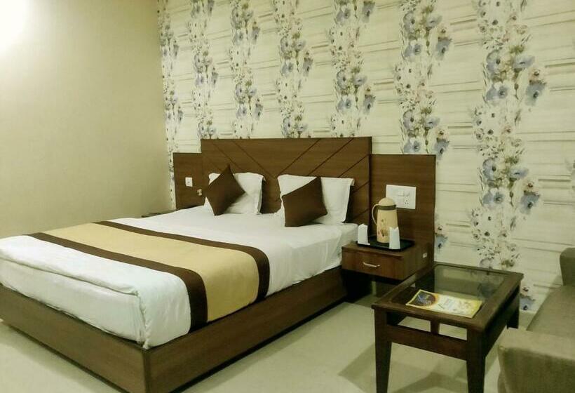 디럭스 룸, The Vaishno Devi Hills