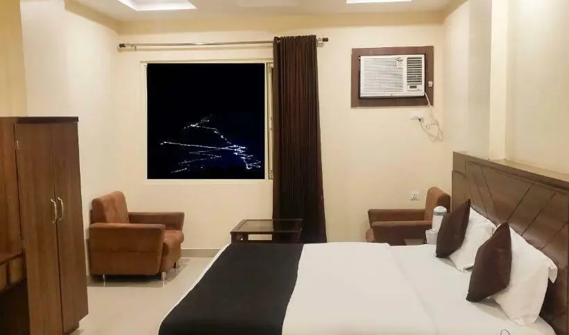 Camera Familiare Deluxe, The Vaishno Devi Hills