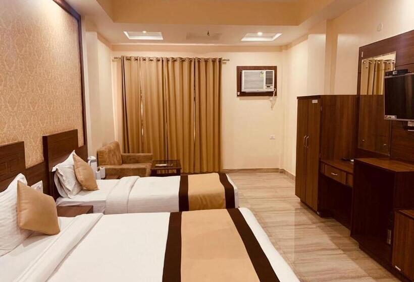 수피리어 트리플 룸, The Vaishno Devi Hills