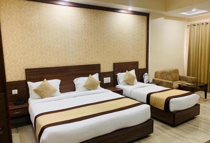 수피리어 트리플 룸, The Vaishno Devi Hills