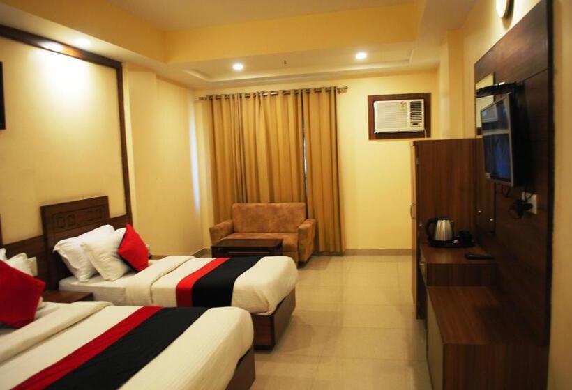 디럭스 트리플 룸, The Vaishno Devi Hills