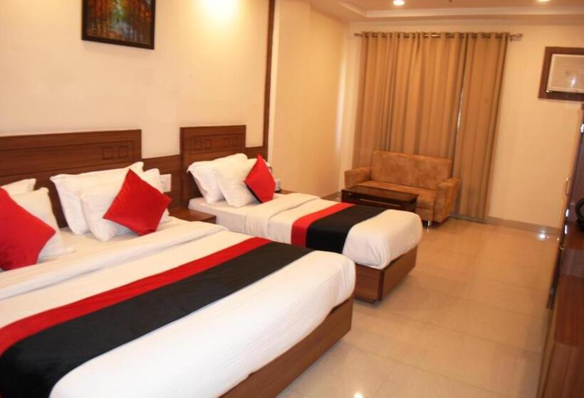 디럭스 트리플 룸, The Vaishno Devi Hills