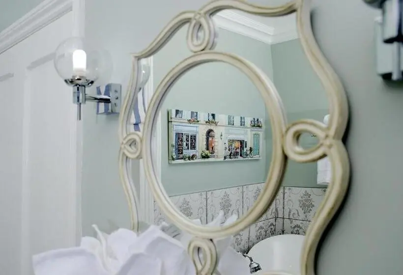 デラックスルーム, Little Redlands B&b