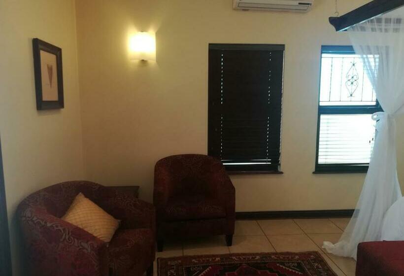 エクゼクティブスイート, Moon And Sixpence Garden Guest House