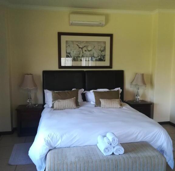 デラックスルーム, Moon And Sixpence Garden Guest House