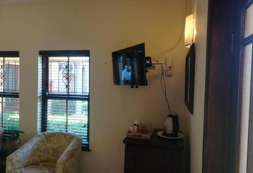 デラックスルーム, Moon And Sixpence Garden Guest House