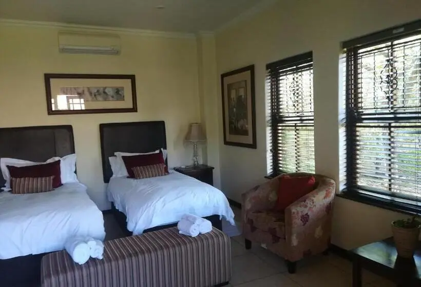 デラックスルーム, Moon And Sixpence Garden Guest House