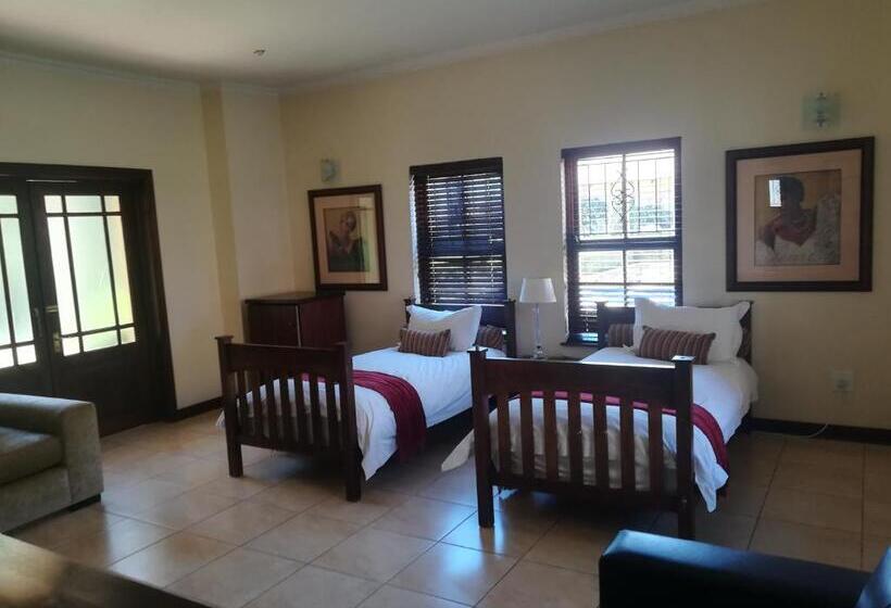 ファミリールーム, Moon And Sixpence Garden Guest House