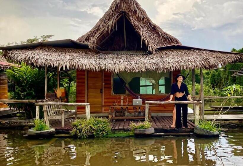 标准平房, Amazon Oasis Floating Lodge