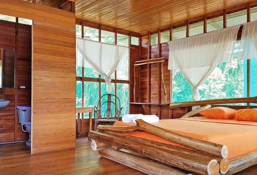 标准平房, Amazon Oasis Floating Lodge