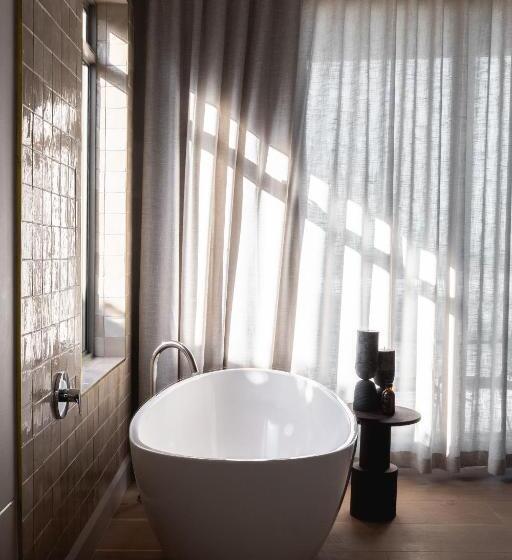 Deluxe Suite Sea View, Escape To The Beach