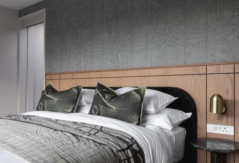 سوییت با چشمانداز کوه, Escape To The Beach