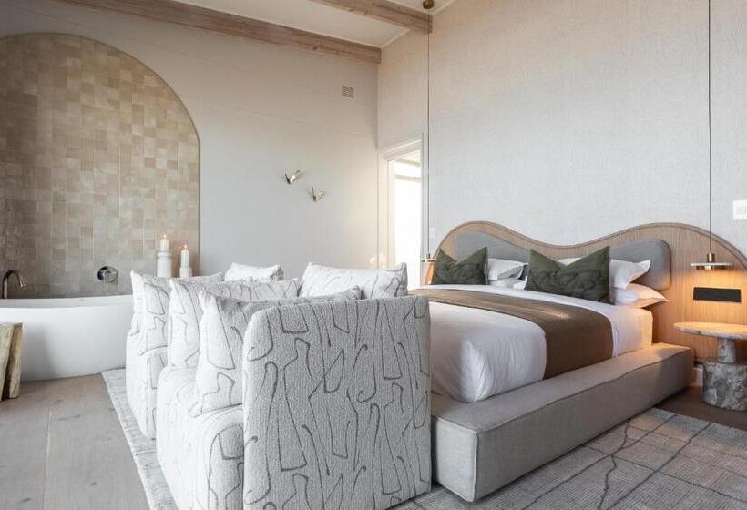 Deluxe Suite Sea View, Escape To The Beach