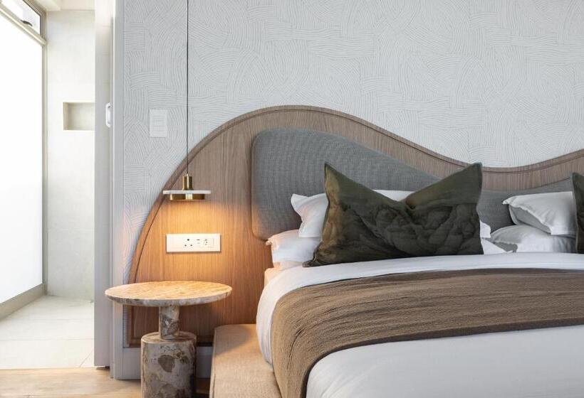 Deluxe Suite Sea View, Escape To The Beach