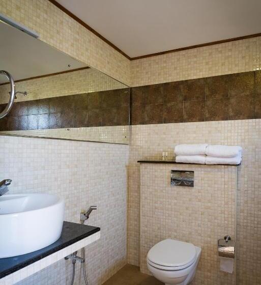 一居室别墅, The Realm