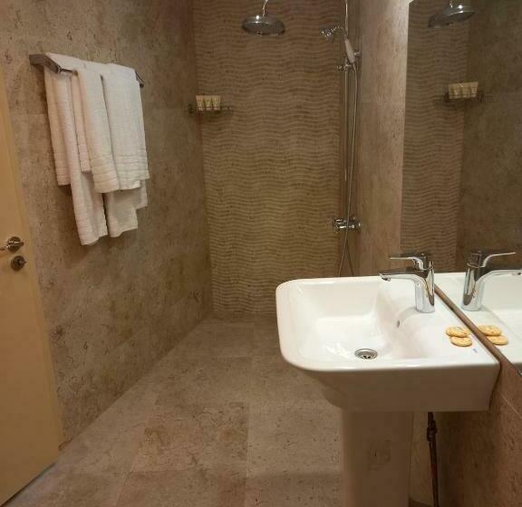 스탠다드 트리플 룸, Aleksion Palace