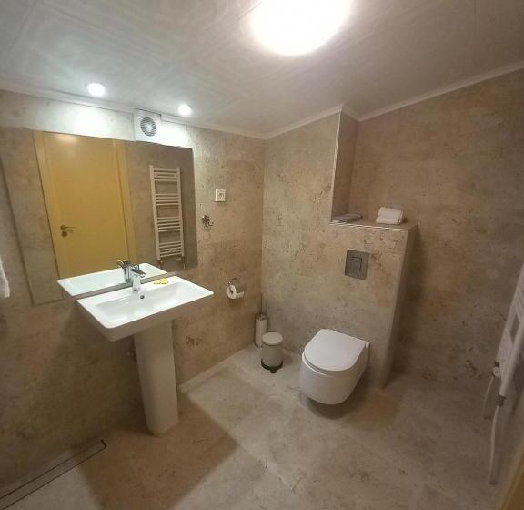 스탠다드 트리플 룸, Aleksion Palace