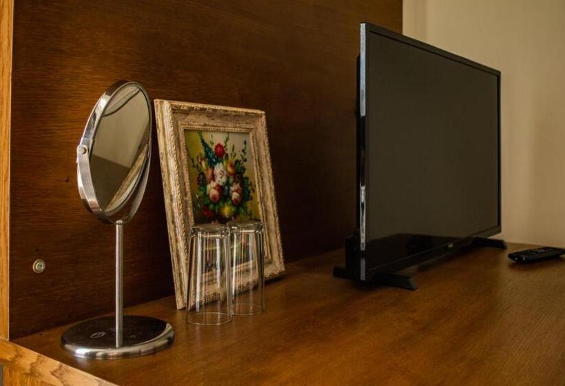 스탠다드 트리플 룸, Aleksion Palace