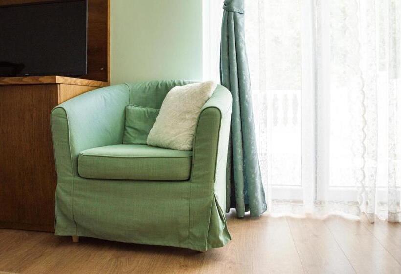 스탠다드 트리플 룸, Aleksion Palace