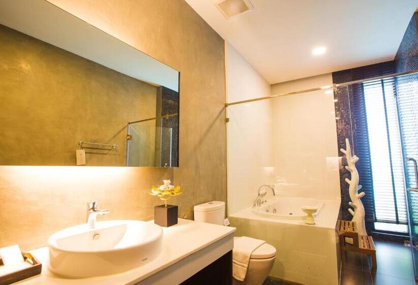 Трехместный Номер Стандарт Вид на Бассейн, Nai Ya Hotel  Sha Extra Plus