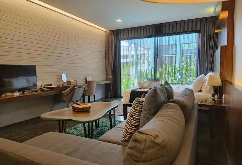 プールの見えるスタンダードトリプルルーム, Nai Ya Hotel Sha Extra Plus