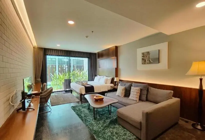 プールの見えるスタンダードトリプルルーム, Nai Ya Hotel Sha Extra Plus