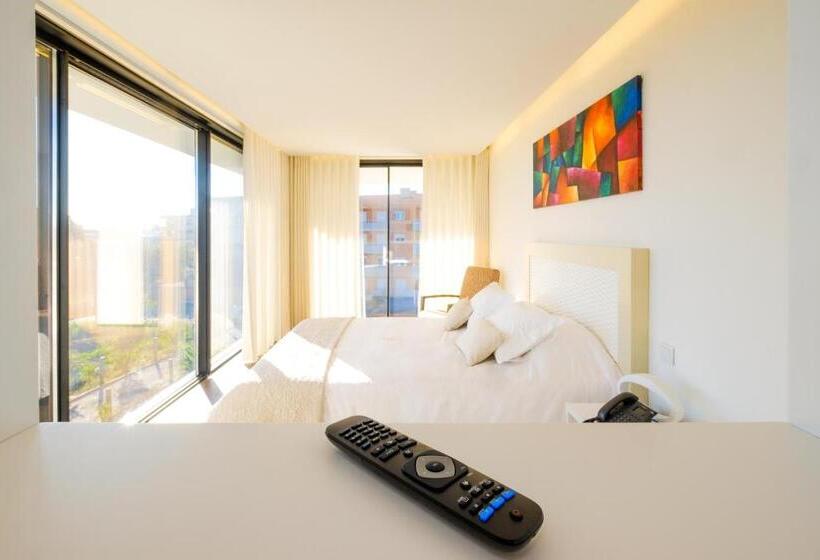 سوییت با چشم‌انداز جانبی دریا, Sisu Guest House