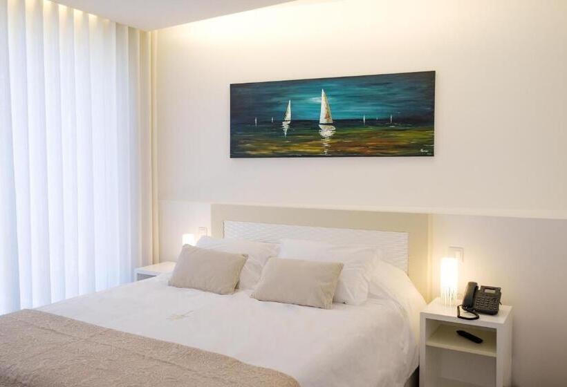 سوییت با چشم‌انداز جانبی دریا, Sisu Guest House