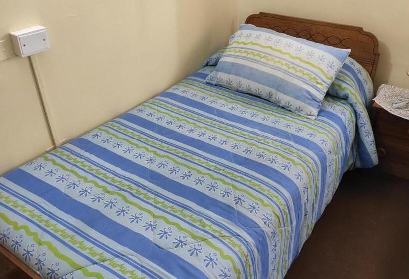 اتاق استاندارد با سرویس بهداشتی مشترک, Iberia