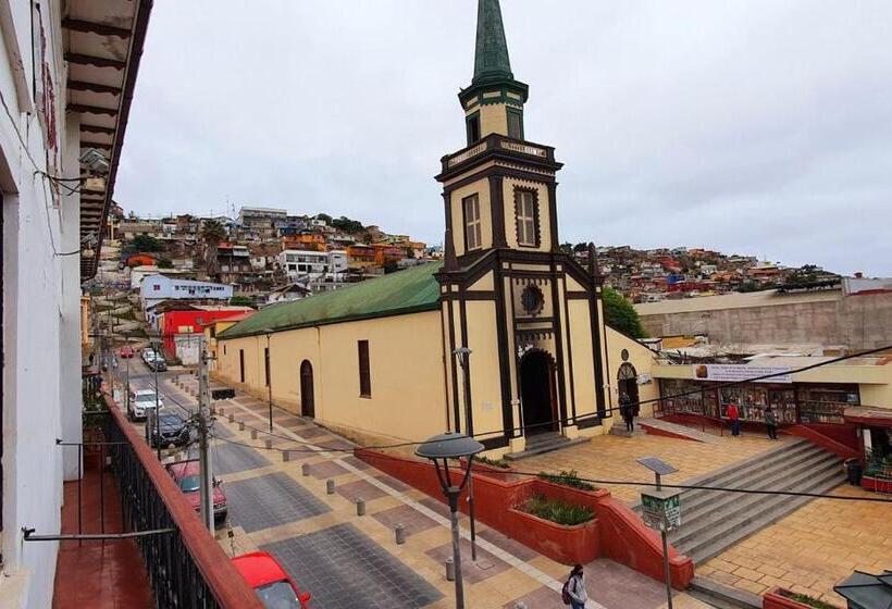 اتاق خانوادگی, Iberia