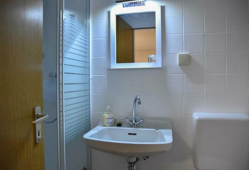 غرفة قياسية فردية, Mads