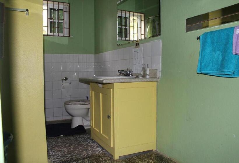 اتاق استاندارد با سرویس بهداشتی مشترک, Ritashomeawayfromhome