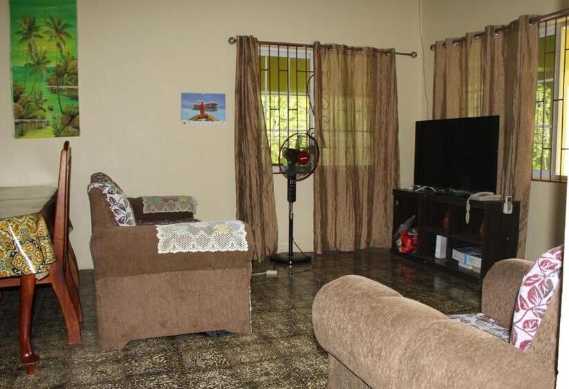 اتاق استاندارد با سرویس بهداشتی مشترک, Ritashomeawayfromhome