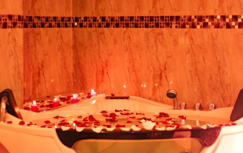 جناح, El Parral Suite