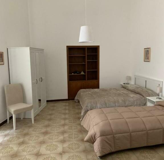 غرفة كلاسيكية ثلاثية, Istituto Ss Salvatore