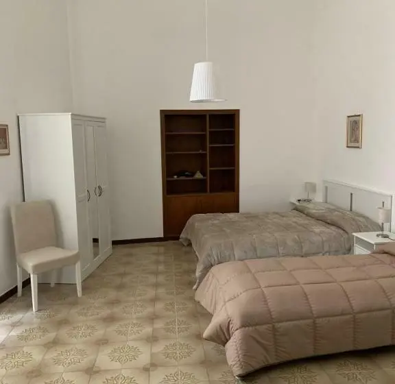 اتاق کلاسیک سه تخته, Istituto Ss Salvatore
