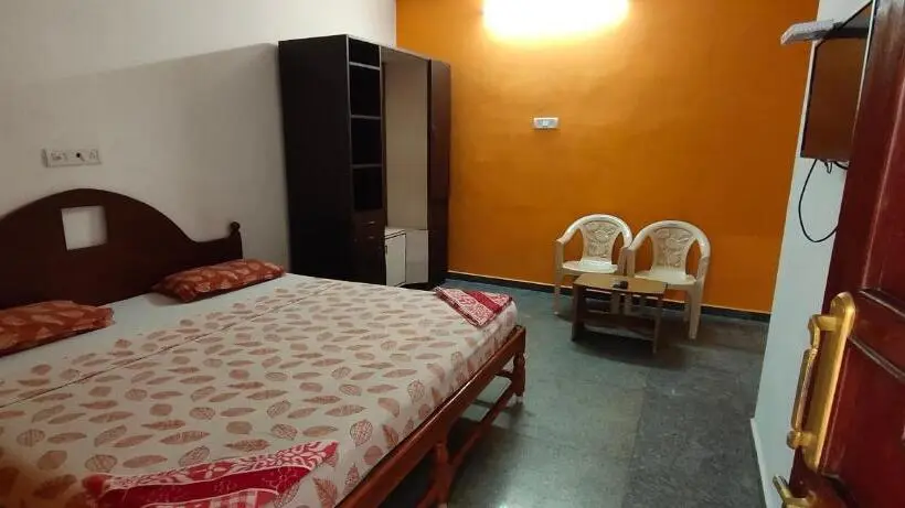 エコノミールーム, Nakshatraa Guest House