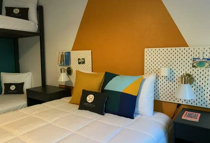 اتاق لوکس, Santurcia Hostel
