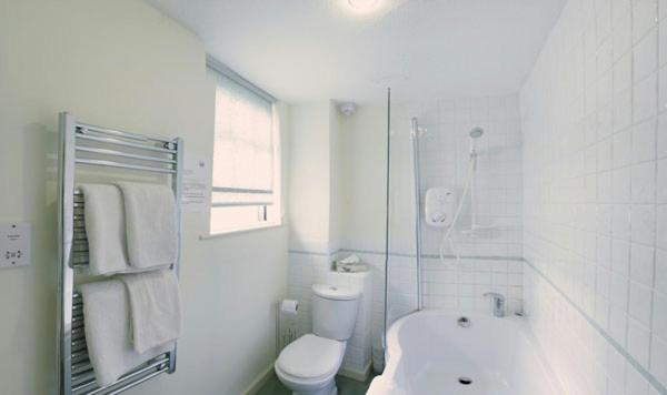 سوییت, Bath Place Hotel Limited