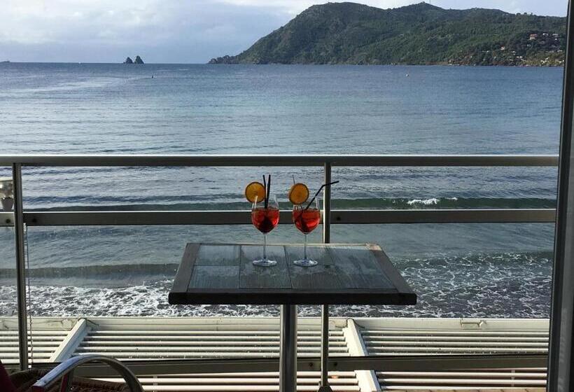 اتاق لوکس با بالکن و چشم‌انداز دریا, Le Cannier