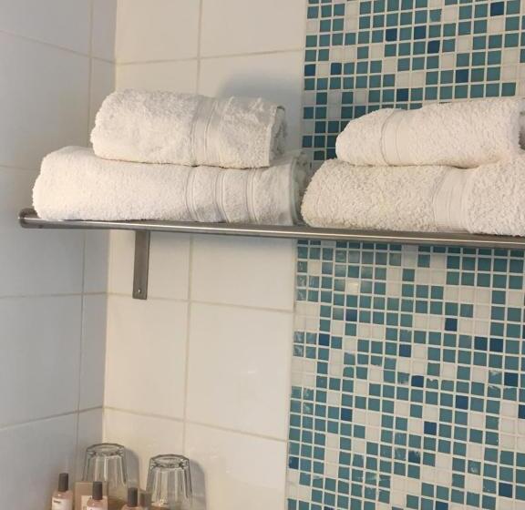 اتاق لوکس با بالکن و چشم‌انداز دریا, Le Cannier