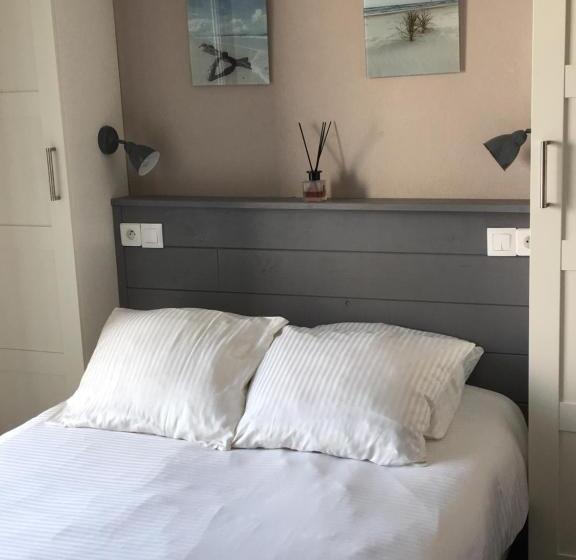 اتاق استاندارد با بالکن و چشم‌انداز دریا, Le Cannier