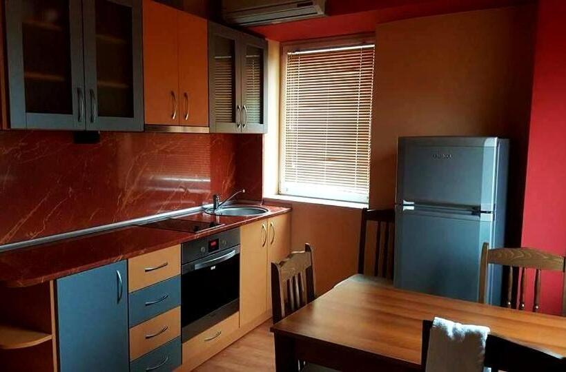 غرفة ديلوكس ثلاثية, Maria