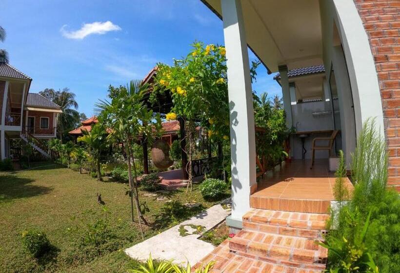 اتاق استاندارد چهارنفره با بالکن, Phu Quoc Areca Garden Bungalow