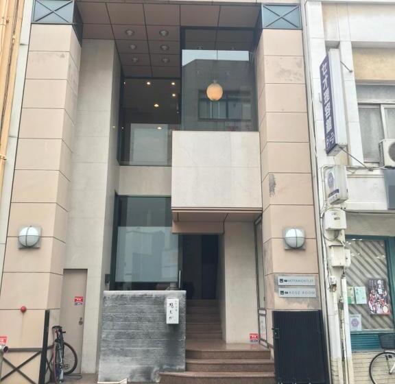 家庭套房, Motomachi Flat