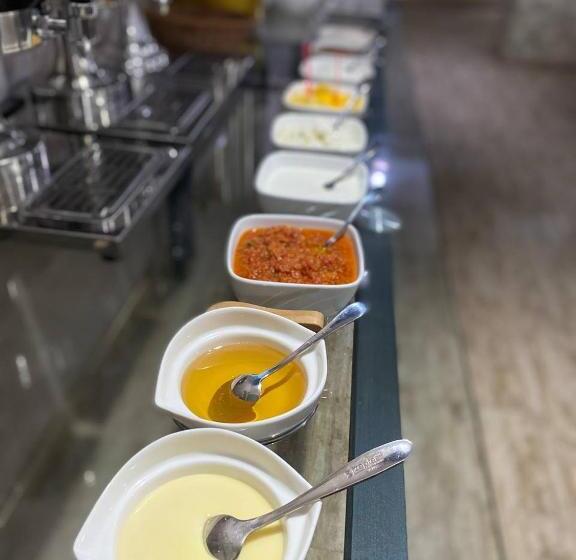 اتاق لوکس با بالکن, Tourist Inn