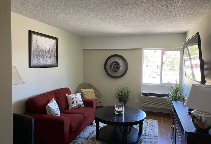 סוויטה משפחתית, Western Lodge