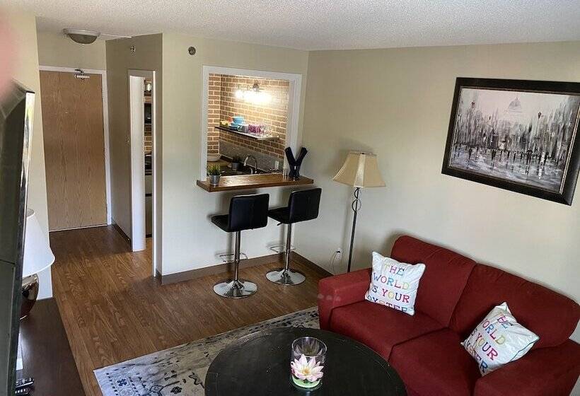 סוויטה משפחתית, Western Lodge