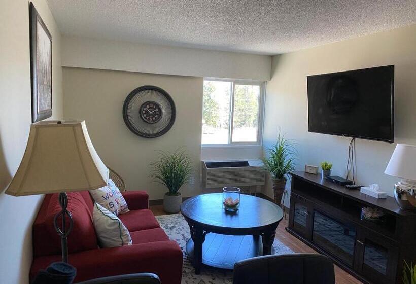 סוויטה משפחתית, Western Lodge